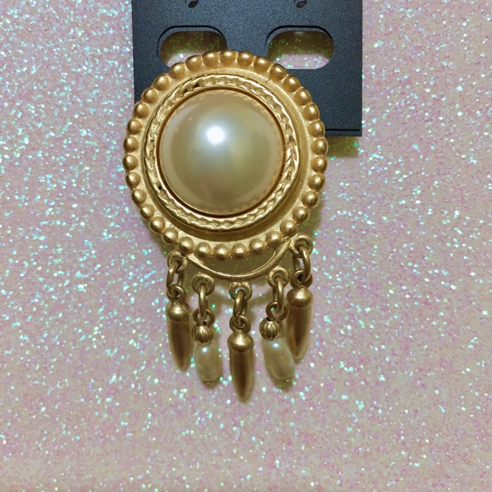 🌹HP🌹Vintage Gothic Faux Pearl Clip Matte Gold Statement Earrings - Picture 3 of 4